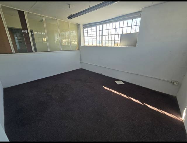 1,595M² WAREHOUSE TO LET IN ANDERBOLT